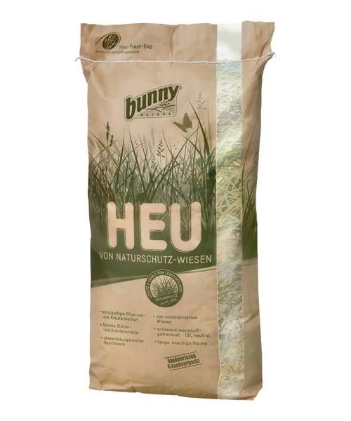 Bunny nature natuurweide hooi